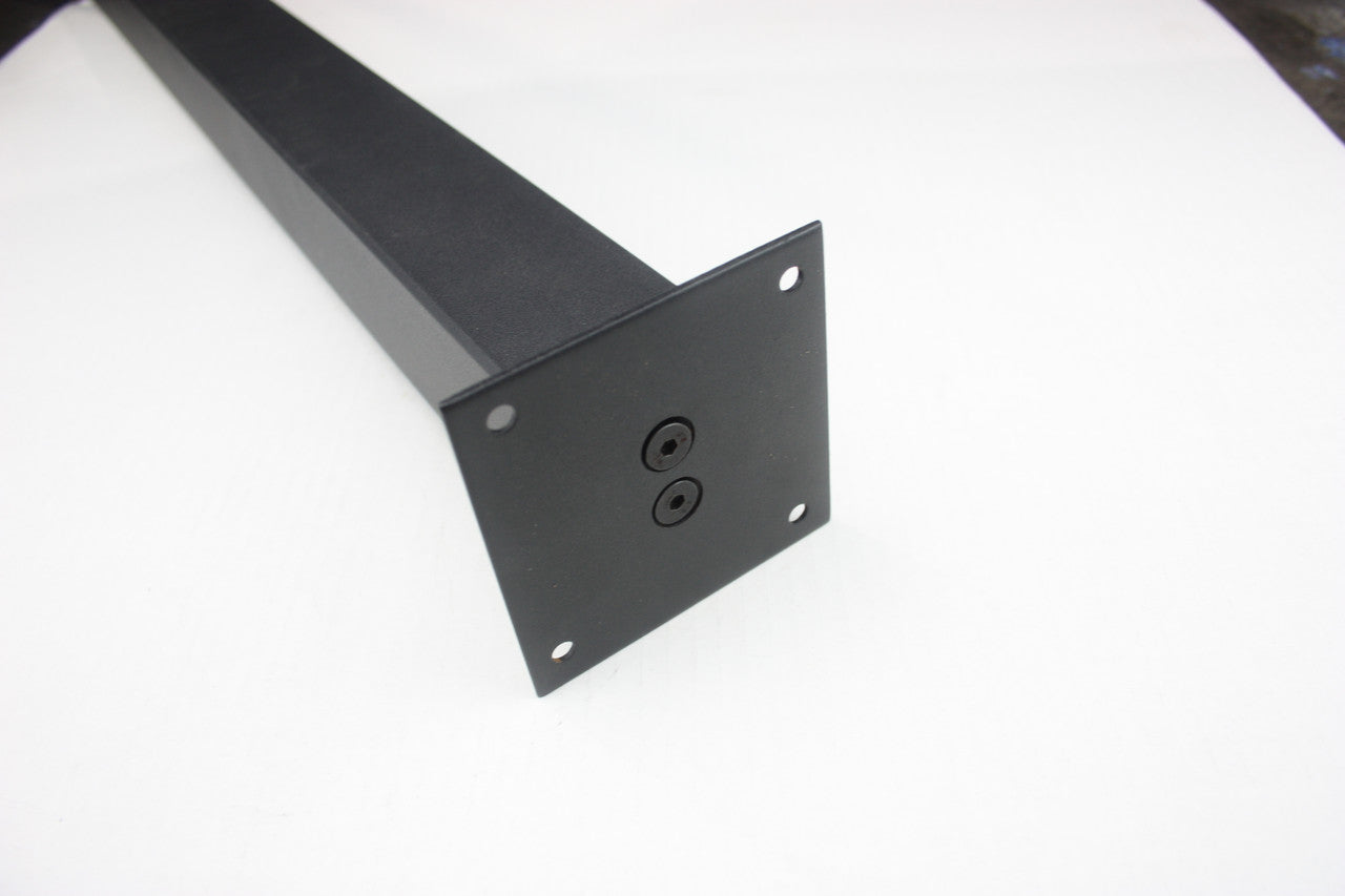 The KATS50PC mounting plates are 4mm thick plate steel with 2 mounting bolts to ensure strong support.